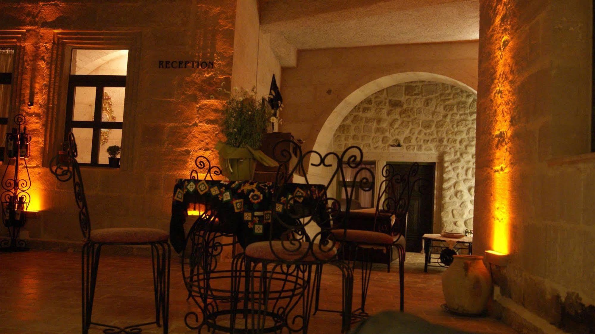Sinasos Palace Cave Hotel Ürgüp Exterior photo
